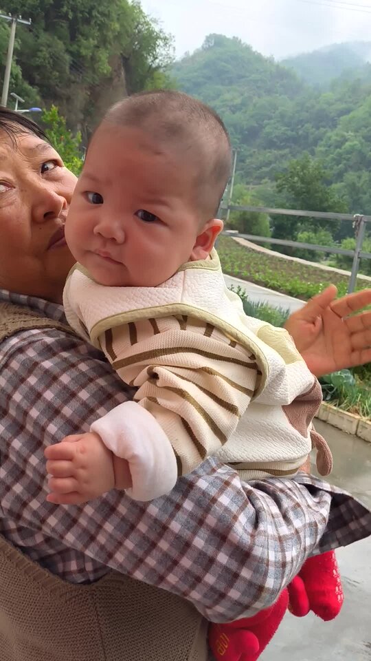 VID_20250508_095923.mp4